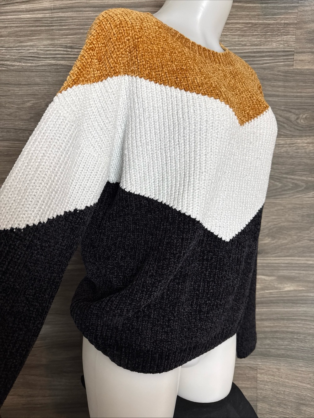 Ripzone Colorblock Chevron Crewneck soft knit Sweater - Mustard, White, Black M - Picture 4 of 11